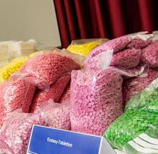 Shiny flakes with 320kg of drugs | deep dot webupdate 12.3.15: Online Drogenhandler Polizei Uberfuhrt Web Dealer Shiny Flakes Welt
