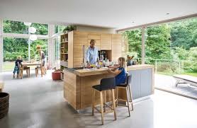 Bei einem modernen design geht es darum, inspirierende ein kühler grauer stein in verbindung mit schränken aus holz oder ein leicht cremiges bzw. Kuchen Aus Naturholz In Hochster Qualitat Team 7