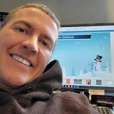 Amanda Groves's Instagram, Twitter & Facebook