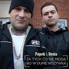 Popek ayrıca pain be my guest videosu için gözbebeklerine dövme yaptırmak ve kancalara asılmak gibi aşırı davranışlarıyla da tanınır. Popek Ew On Spotify