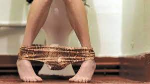 La ginger in bagno telecamera nascosta, spia la donna delle pulizie e fa una scoperta incredibile, sente rumori strani provenire dalla stanza 501 dellhotel filma tutto, filmmaker la baby sitter e il guardone, due ragazze in bikini prendono possesso del bagno maschile guardate cosa succede quando entrano gli. Studentesse Spiate E Filmate Nei Bagni Di Una Scuola Media Superiore Il Faro Online
