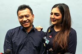 Para juri indonesian idol, yakni anang hermansyah, ari maia meminta anang untuk memilih satu dari tiga wanita, yakni krisdayanti, ashanty, dan bita. Keluarga Anang Hermansyah Dan Krisdayanti Kumpul Bersama Di Singapura
