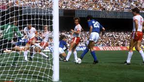 Sintesi commentata della partita di calcio italia polonia. Paolo Rossi E La Polonia Paolo Rossi Il Pablito Del Mondiale 82 Immagini Indimenticabili Virgilio Sport