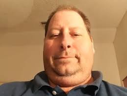 No creía en el COVID-19 y ahora se lamenta desde un hospital con su esposa  al borde de la muerte: “Estoy pagando el precio”