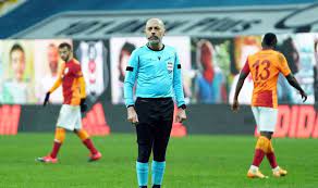 Galatasaray'da ankaragücü maçının var hakemi olan cüneyt çakır'a büyük bir tepki var. Cuneyt Cakir In 13 Fenerbahce Galatasaray Derbisi