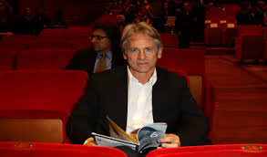 Born in rome, pretty active on stage, after several small film roles scarpati had his breakout role in 1991 as marco, the main character in the giuseppe piccioni's drama film chiedi la luna. Nora Venturini Moglie Giulio Scarpati Colpiti Da Un Dramma