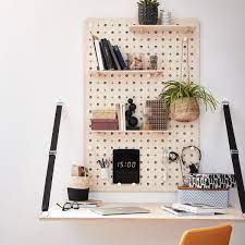 Dans les intérieurs trop petits, investir les murs optimise l'espace. Bureau Mural Gain De Place Modeles Deco Cote Maison