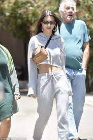 Emily ratajkowski фото из icloud184. Emily Ratajkowski Is Joined By Husband And Parents For Holiday Weekend Emily Ratajkowski Celebrity Street Style Model Street Style