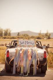 Que votre thème soit votre decoration mariage doit être à la hauteur. Dekoration Fur Ihr Hochzeitsauto Vintage Hippie Bunt Und Unvergesslich Decoration Voiture Deco Voiture Mariage Decoration Voiture Maries