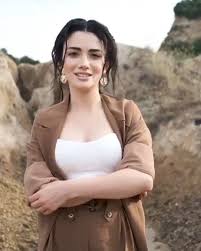 Ozberk Udostepnil A Post Na Instagramie Ozge Yagiz Dergi Cekiminden Soru Cevap Ozgeyagizz Ozgeyagiz Ozberk Gokberd Turkish Actors Actors Beautiful