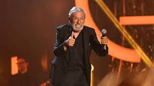 Вахтанг константинович кикабидзе 19 июли соли 1938 дар тифлис ба дунё омада, дар кӯдакӣ дар минтақаи вере зиндагӣ мекард. Vahtang Kikabidze Vozglavil Predvybornyj Spisok Partii Saakashvili Novosti Mir Kommersant