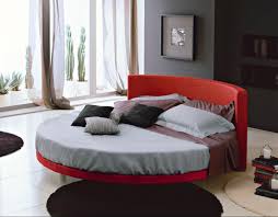Tondo è un letto che ama mettere in mostra tutta la sua maestosità. Ring Lux Letto Rotondo Matrimoniale Con Testiera