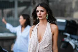 Emily ratajkowski apologizes for dissing jimmy kimmel's mom. Emily Ratajkowski Welcomes First Child S Ylvester See Photo