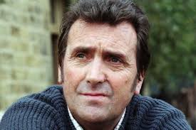 Johnny Leeze dead: Tributes to Emmerdale star who died following heart  attack aged 78