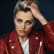 Wallis Day Joins BATWOMAN Season 2