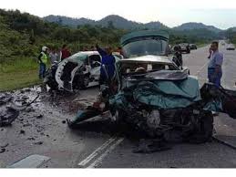 Sebuah kemalangan melibatkan lori treler dan sebuah kereta telah berlaku di lebuhraya plus km 256.1 arah utara dari terowong ke kuala kangsar tengahari tadi. Wanita Hamil Antara Empat Maut Nahas