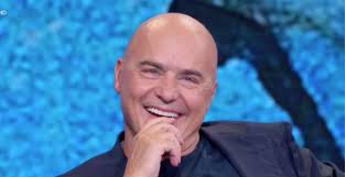 Si sa che l'attore abita a roma con la moglie e i figli, ma non si sa. Luca Zingaretti Altezza Luca Zingaretti Eta Moglie Nicola Zingaretti E Vita Del Fratello Di Nicola Zingaretti