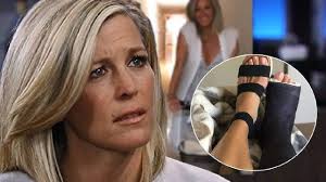 Laura Wright Injures Her Leg, Carly Will Not Continue On ABC General  Hospital(See details in comments)