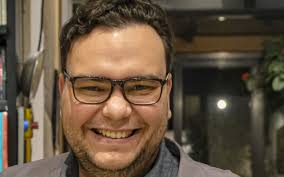 Escritor Paulo Rosa lança livro de poemas livres