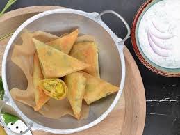 Recette Samoussas Au Thon Accompagnes D Une Sauce Au Yaourt Recette Recettes De Cuisine Recette Facile