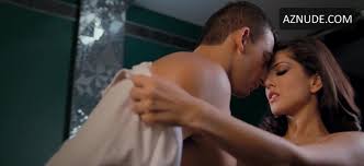 Sunny Leone Underwear sexy part in Jism 2 - UPSKIRT.TV