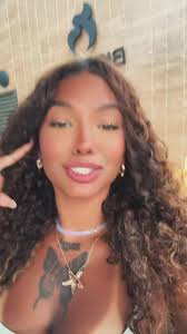 Os vídeos de L I S A 💋 (@lisabarcelox) com MONTAGEM CAMERA LENTA