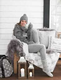 Knowing the particular decor style to choose from can be a problem for many people. Winter Porch And Winter Outdoor Decorating Ideas