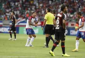 Salvador, bahia şehri, arena fonte nova stadyumunda oynanan ve maç sonucunu sitemizden takip ettiğiniz bu karşılaşmanın orta hakemi raphael claus dir. Bahia Tem Gols Anulados Pelo Var Cai Para O Atletico Pr E Sai Em Desvantagem