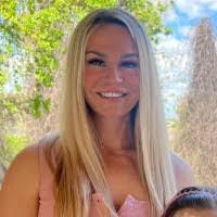 Lindsey Newman's Instagram, Twitter & Facebook