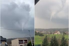 Obcí petkovce v okrese vranov nad topľou se ve čtvrtek večer prohnalo tornádo. Video Pri Kosiciach Pozorovali Tornado Hlasia Skody Regiony Zoznam Sk