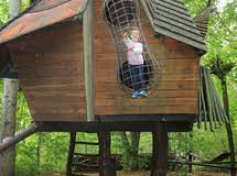 Sie, er, was auch immer wuchs in einem kleinen dorf in der hintersten ecke in russland auf. Baba Jaga Haus Familiengarten Eberswalde