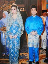 Genç tengku yahya petra, çocuksuz amcası tengku i̇smail, daha sonra sultan i̇smail ibni almarhum sultan muhammed iv tarafından büyütüldü. Pesona Manohara Di Mata Anak Donald Trump Dan Pangeran Kelantan Showbiz Liputan6 Com