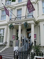Premier inn london kensington offers good value room rates from £91.00 hotels.uk.com. Budget Hotels In Earl S Court London Book A Cheap Hotel In Sw5