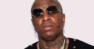 He has a knife tattoo on his forehead. Birdman Recently Revealed That He Wants His Face Tattoos Removed Beatingbeats Com