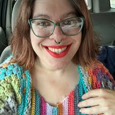 Do anybody where I could get maybe if that much of two 5 gallon bucket of  white rocks for any landscaping. Using to them to put around a “Tree  Planting” that planted