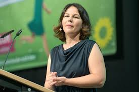 See more of annalena baerbock on facebook. Baerbock Rechtfertigt Trumps Verbannung Von Twitter Und Facebook