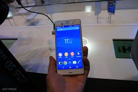 Sony Xperia Z4 Compact and Xperia Z4 ...