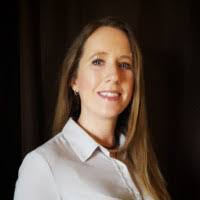 Kari Braun's Instagram, Twitter & Facebook