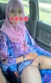 Intip awek shower in toilet. Koleksi Awek Tudung Dalam Kereta I Tumbex