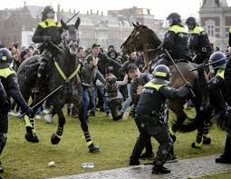 Krawalle in den niederlanden nach protesten gegen ausgangssperre zurück zur startseite. Corona Krawalle Schocken Niederlande Brutale Ausschreitungen Verwusten Mehrere Stadte News De