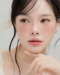 I really adore and want to try Igari makeup especially the eye makeup cause  it's cute, fresh and so attractive, it's like a “drunken” make up, like a  Japanese lady 😍 🌺Igari