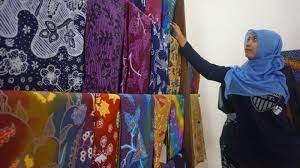 Untuk butik yang satu ini, pangsa pasarnya sudah pasti tertarget dan sangat potensial. Panduan Membuat Dan Memproduksi Pakaian Batik Jasa Konveksi Seragam Sekolah Kantor Dan Komunitas