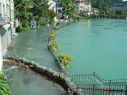 Es droht weniger gefahr als nach dem winter 1999. Hochwasser Thun 2005 Thunensis Thun Historisch