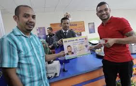 .lesen memandu pelajar (ldl) lesen memandu percubaan (pdl) lesen memandu kompeten (cdl) lesen memandu vokasional (vdl) atau lesen memandu komersial permit memandu antarabangsa (idp) 2) kelas lesen memandu : Ramai Peserta Mylesen Gagal