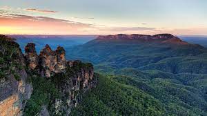 Hiking trails, breathtaking views, gorges and huge waterfalls. Blue Mountains National Park Find Accommodation Tours Walks