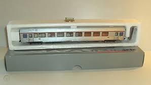 Cette dernière est composé d'un fourgon ls models et de deux voitures inox de la même marque. Ls Models 41 012 3 Ho Sncf Mistral 69 Arux Bar Special Tee Inox Coach 305755342