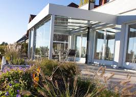 Uberdachte Terrasse Modern In Oberosterreich Sommergarten Terrassenwohnung Wintergarten Einrichtung