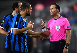 The dutchman was in the middle for the first euros match at the stadio olimpico. Het Oordeel Over De Eerste Europese Finale Van Danny Makkelie Voetbal International