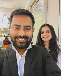 Met the gorgeous @disha_satra. Good coffee, Great salad, Cute photo, And a  lovely conversation ✨ Delighted to know that she has been fortunate to go  to 9 Jyotirling and planning 1 in