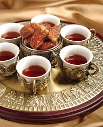 Dattes Et Cafe Arabe C Joat Shutterstock Pora Pit Kofe Chajnaya Ceremoniya Kofe
